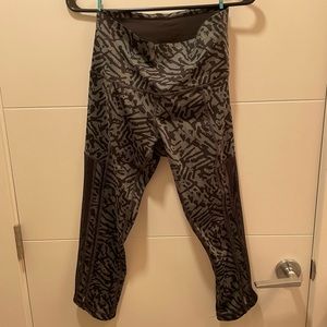 Lululemon cropped leggings with mesh
